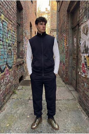 Erkek Siyah Dik Yaka Fermuarlı Yelekli 3’lü Eşofman Takımı – Beyaz Basic Sweatshirt & Jogger Alt