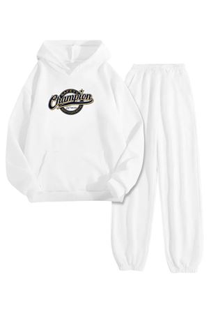 Beyaz Eşofman Takımı – Champion Baskılı, Kapüşonlu Sweatshirt ve Jogger Pantolon