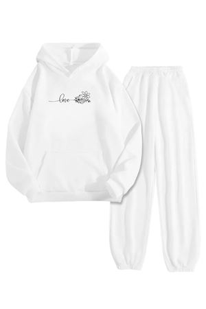 Beyaz Eşofman Takımı – Love Çizgi Baskılı, Kapüşonlu Sweatshirt ve Jogger Pantolon