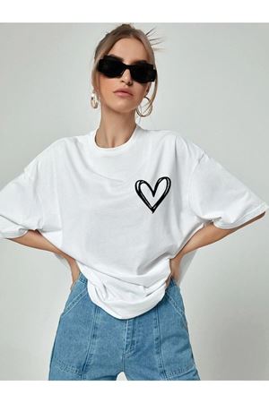 Minimal Kalp T-shirt - Beyaz Baskılı Oversize Bisiklet Yaka Kısa Kol Tişört