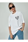 Minimal Kalp T-shirt - Beyaz Baskılı Oversize Bisiklet Yaka Kısa Kol Tişört